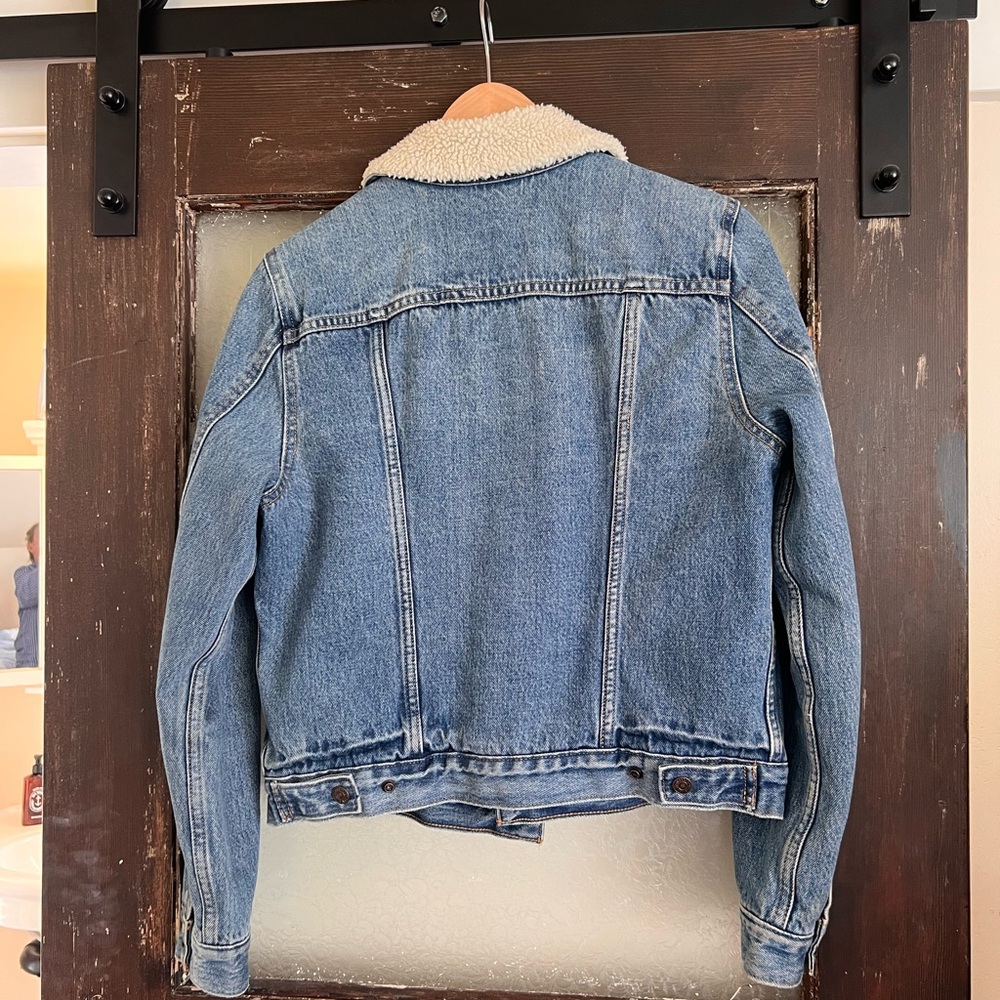 Levi's Blue Jean Jacket with Cream Sherpa Lining - Picture 2 of 7